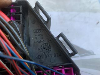 bontott AUDI A8 Biztosítéktábla Utastér