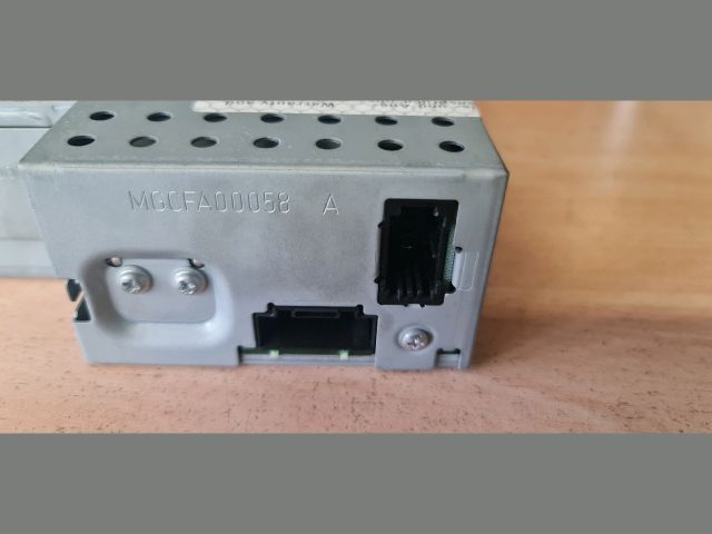 bontott AUDI A8 CD / DVD Tár