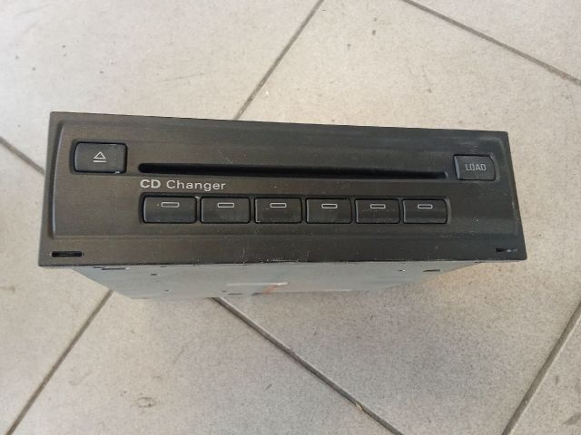 bontott AUDI A8 CD / DVD Tár