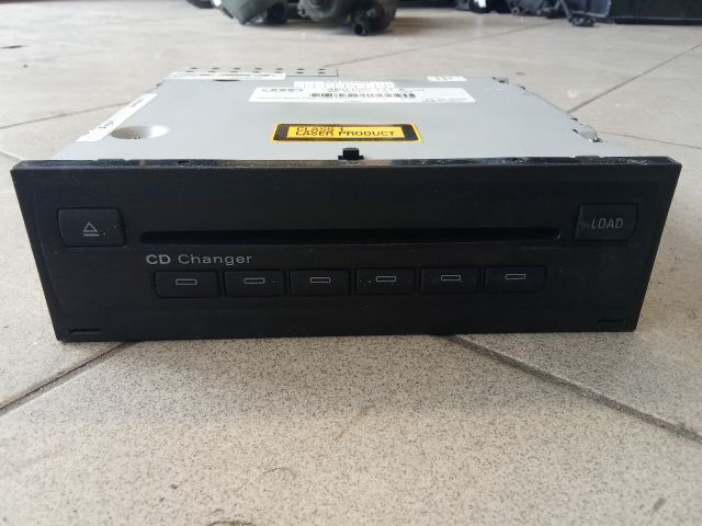 bontott AUDI A8 CD / DVD Tár