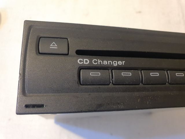 bontott AUDI A8 CD / DVD Tár