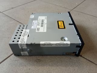 bontott AUDI A8 CD / DVD Tár