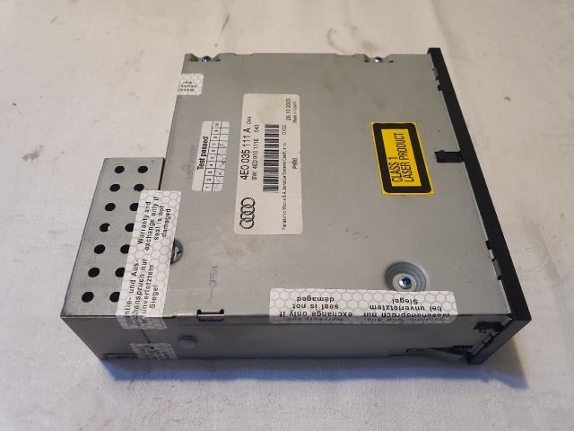 bontott AUDI A8 CD / DVD Tár