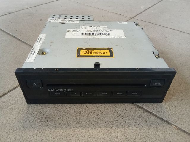 bontott AUDI A8 CD / DVD Tár