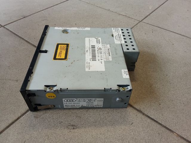 bontott AUDI A8 CD / DVD Tár