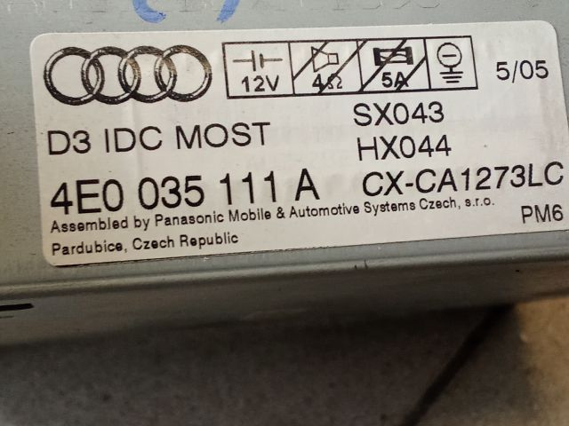 bontott AUDI A8 CD / DVD Tár