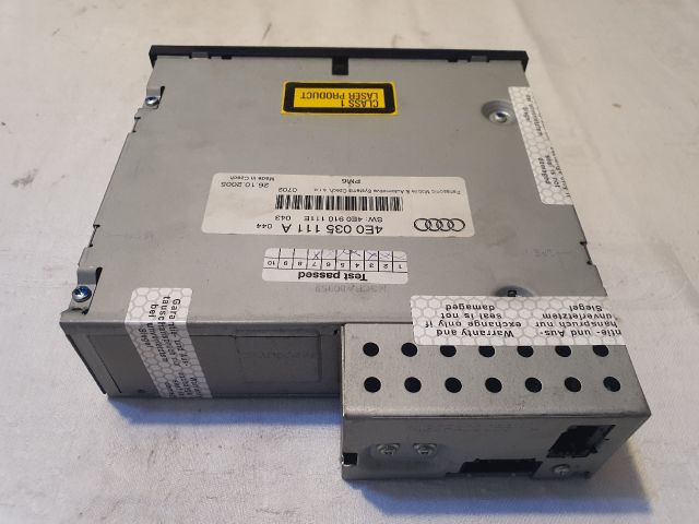 bontott AUDI A8 CD / DVD Tár