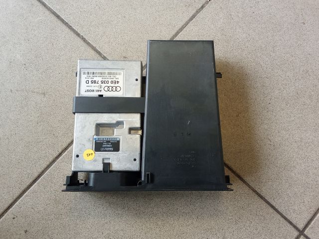 bontott AUDI A8 CD / DVD Tár