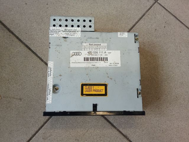 bontott AUDI A8 CD / DVD Tár