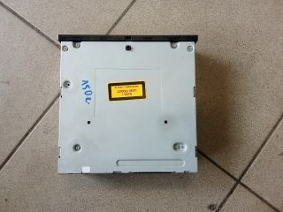 bontott AUDI A8 CD / DVD Tár