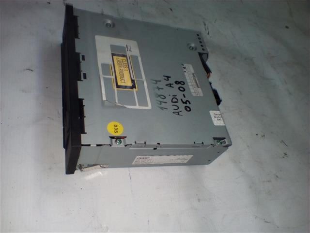 bontott AUDI A8 CD / DVD Tár