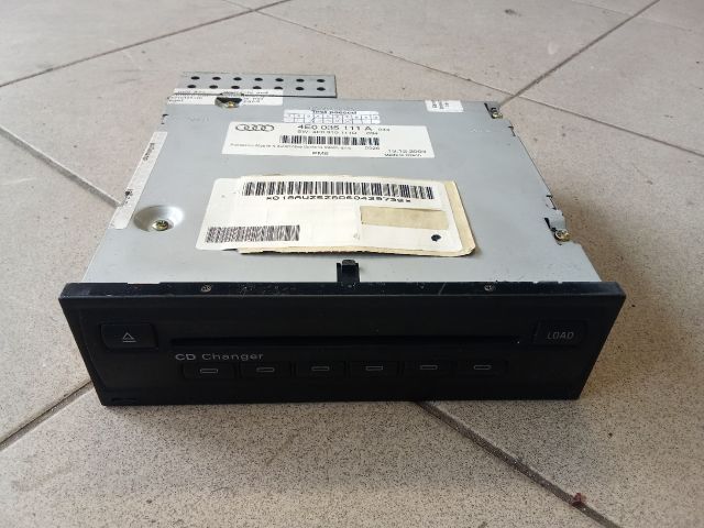 bontott AUDI A8 CD / DVD Tár