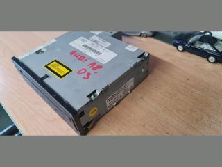 bontott AUDI A8 CD / DVD Tár