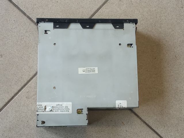 bontott AUDI A8 CD / DVD Tár