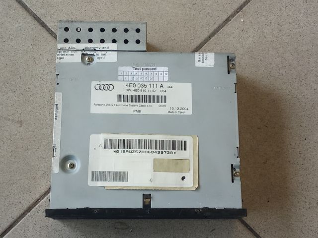 bontott AUDI A8 CD / DVD Tár