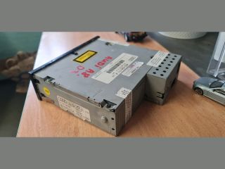 bontott AUDI A8 CD / DVD Tár