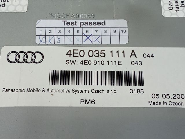 bontott AUDI A8 CD / DVD Tár