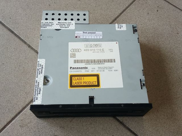 bontott AUDI A8 CD / DVD Tár