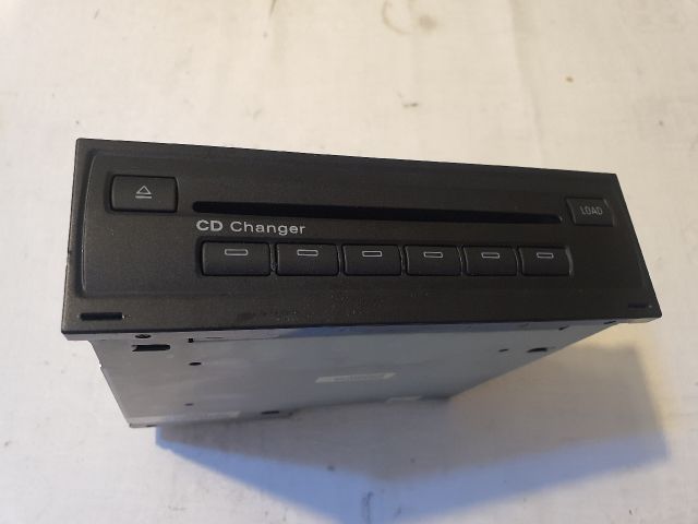 bontott AUDI A8 CD / DVD Tár