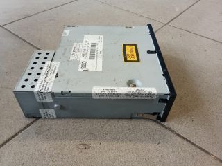 bontott AUDI A8 CD / DVD Tár