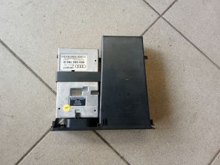 bontott AUDI A8 CD / DVD Tár