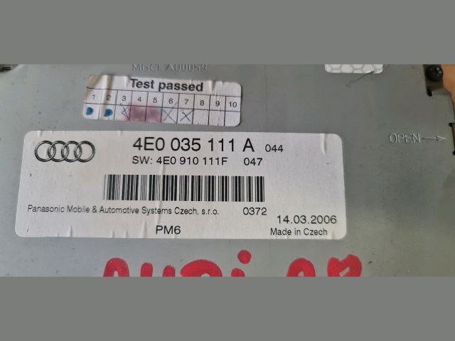 bontott AUDI A8 CD / DVD Tár