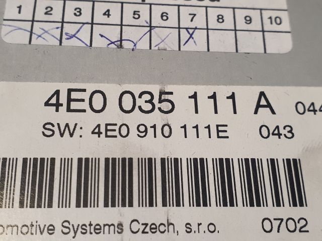 bontott AUDI A8 CD / DVD Tár