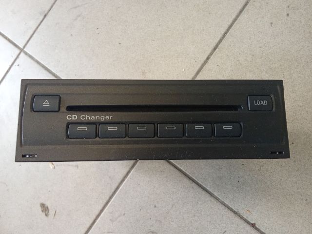 bontott AUDI A8 CD / DVD Tár