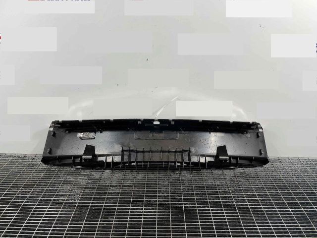 bontott AUDI A8 Csomagtérajtó Díszléc