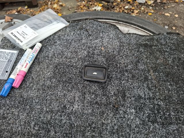 bontott AUDI A8 Csomagtérajtó Kapcsoló