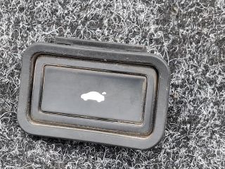 bontott AUDI A8 Csomagtérajtó Kapcsoló