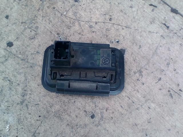 bontott AUDI A8 Csomagtérajtó Kapcsoló
