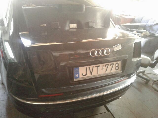 bontott AUDI A8 Csomagtérajtó (Részeivel)