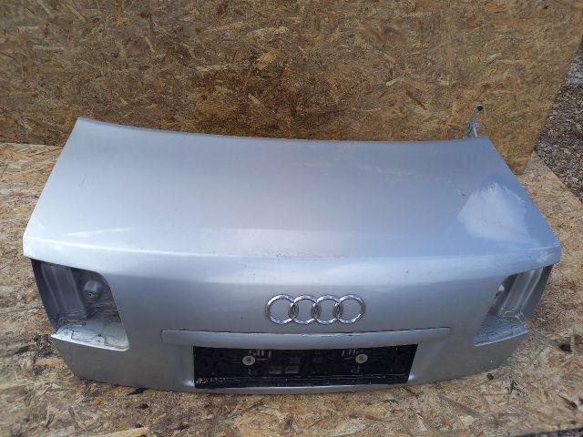 bontott AUDI A8 Csomagtérajtó (Részeivel)