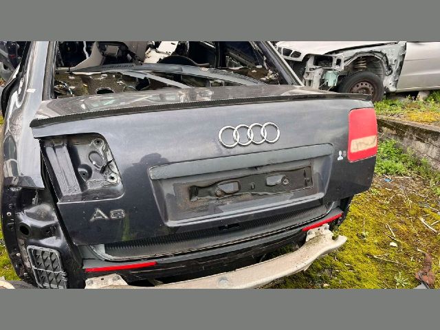 bontott AUDI A8 Csomagtérajtó (Részeivel)