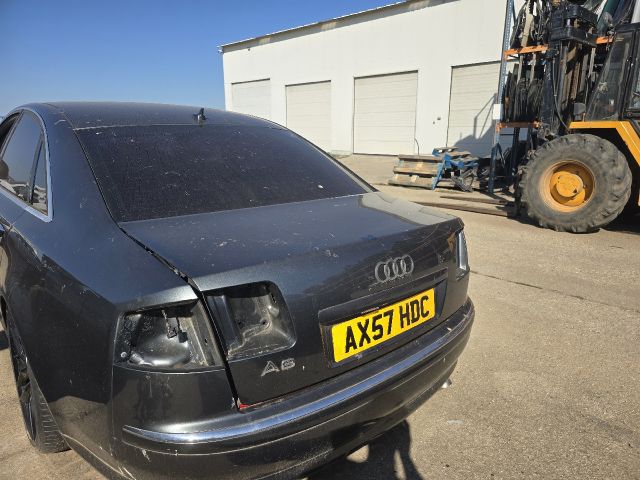 bontott AUDI A8 Csomagtérajtó (Üres lemez)