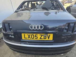 bontott AUDI A8 Csomagtérajtó (Üres lemez)