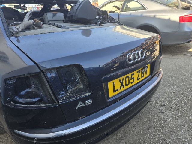 bontott AUDI A8 Csomagtérajtó (Üres lemez)