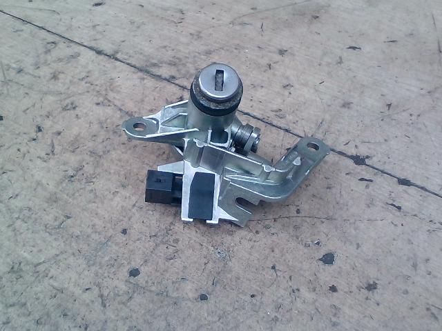 bontott AUDI A8 Csomagtérajtó Zárbetét