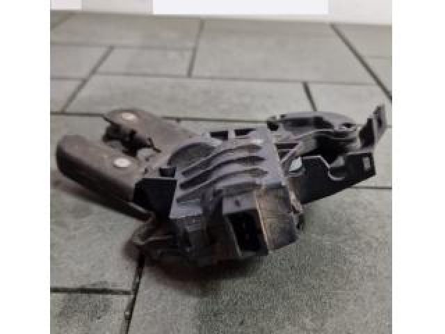 bontott AUDI A8 Csomagtérajtó Zárszerkezet