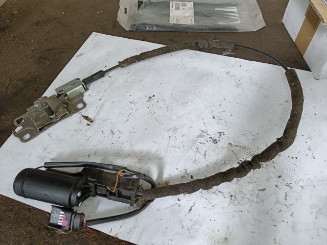 bontott AUDI A8 Csomagtérajtó Zárszerkezet