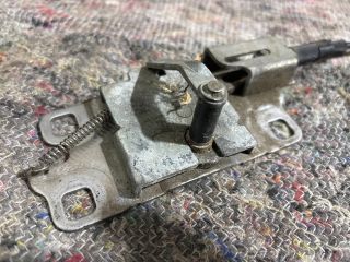 bontott AUDI A8 Csomagtérajtó Zárszerkezet