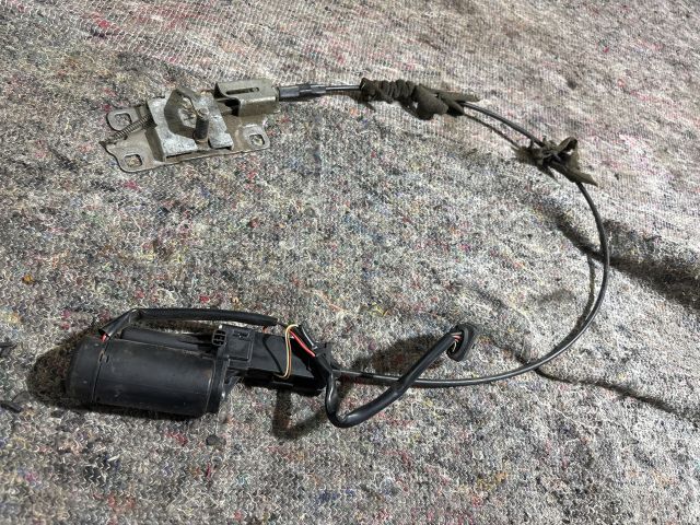 bontott AUDI A8 Csomagtérajtó Zárszerkezet