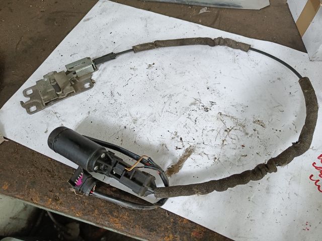 bontott AUDI A8 Csomagtérajtó Zárszerkezet