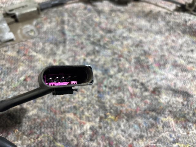 bontott AUDI A8 Csomagtérajtó Zárszerkezet