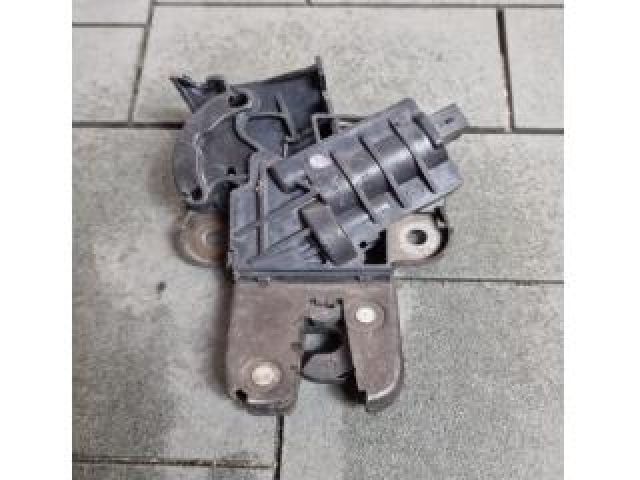 bontott AUDI A8 Csomagtérajtó Zárszerkezet