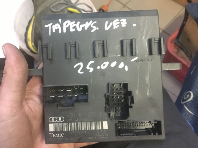 bontott AUDI A8 Elektronika (Magában)