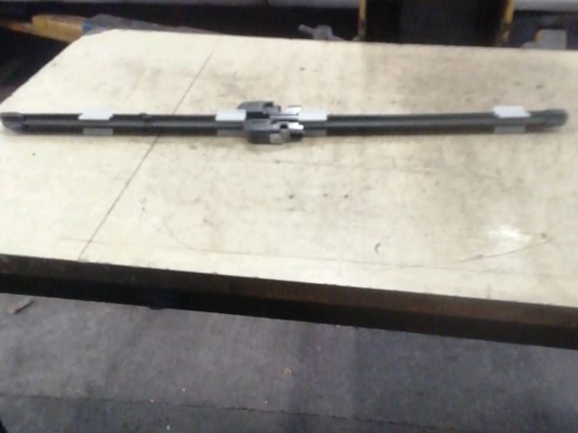 bontott AUDI A8 Első Ablaktörlő Lapát Pár