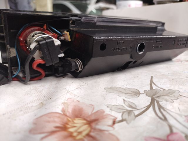 bontott AUDI A8 Első Hamutartó