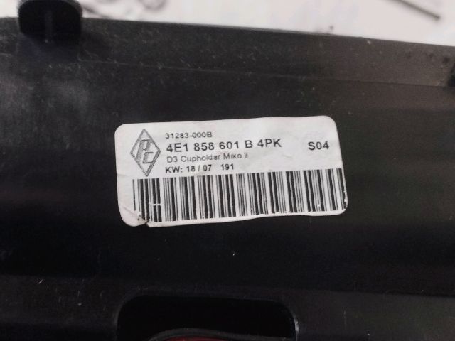 bontott AUDI A8 Első Hamutartó